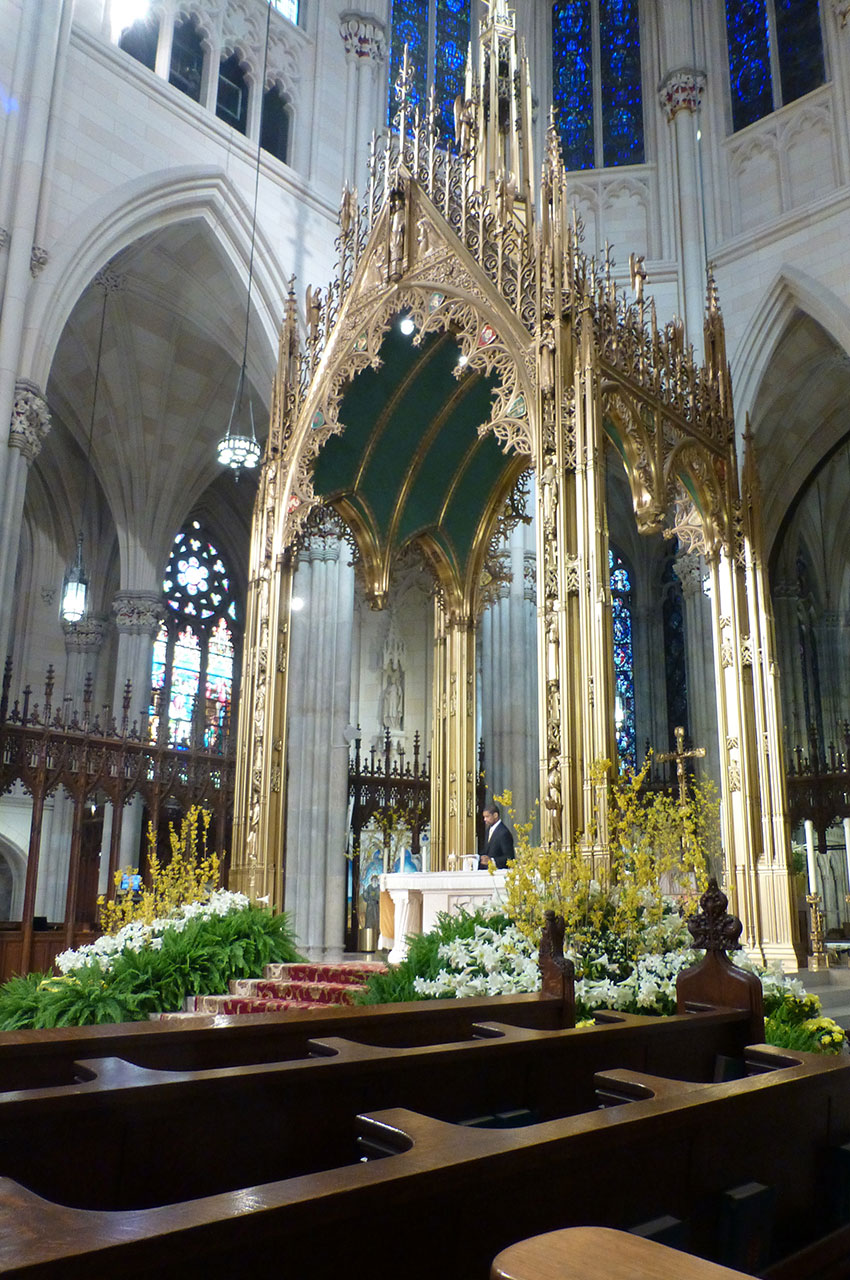 Baldaquin situé dans le chœur de la cathédrale