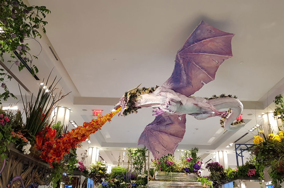 Un dragon cracheur de feu chez Macy's