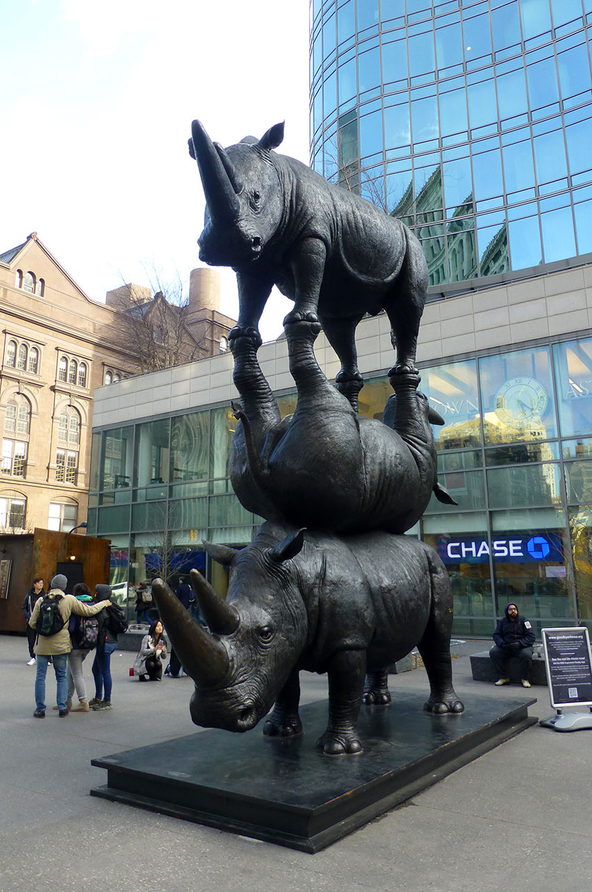 Statue de 3 rhinocéros sur Astor Place