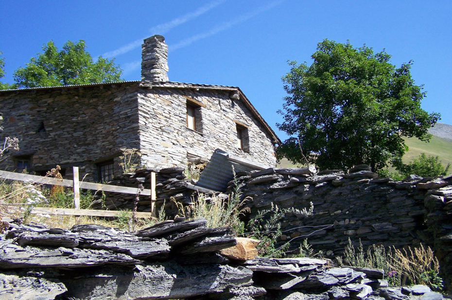 Maison en pierres à Bonnefin, au-dessus de Besse-en-Oisans