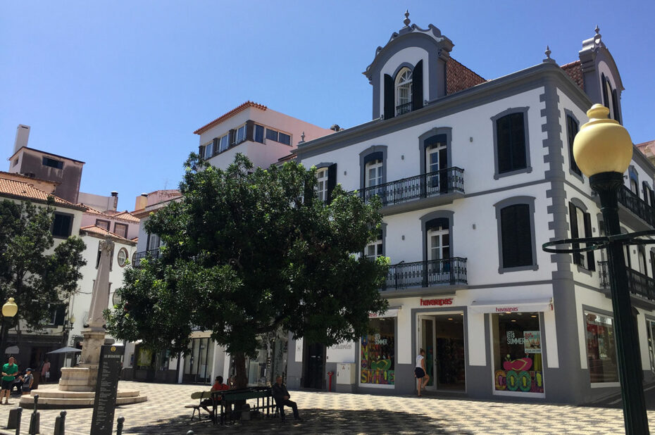 Au cœur du centre-ville de Funchal, sur Largo do Chafariz