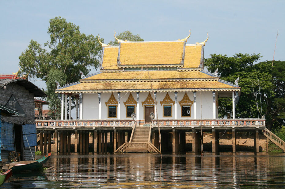 Temple sur le lac Tonlé Sap