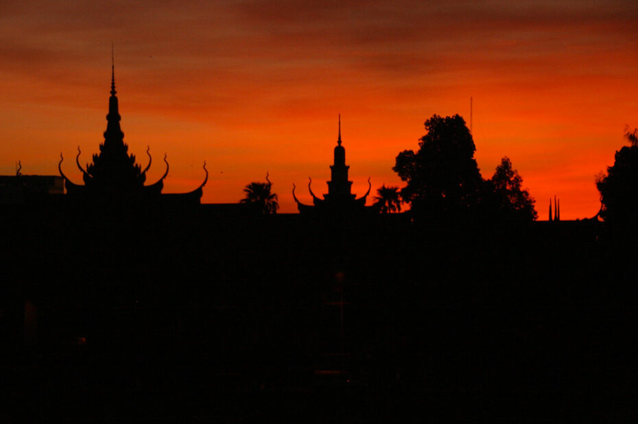 Coucher de soleil sur le palais royal de Phnom Penh