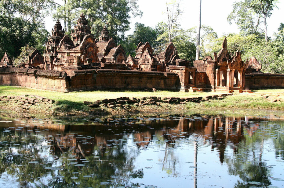 Vue d'ensemble du temple de Banteay Srei (2e enceinte et zone centrale)