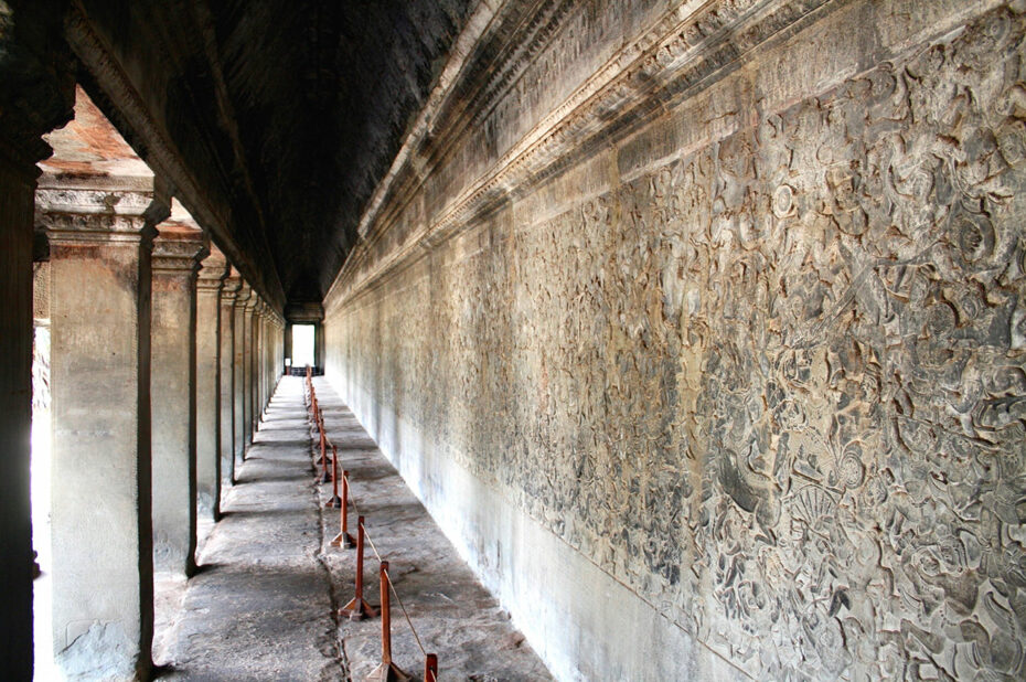 Un des murs de la 3e galerie, support à la célèbre série de bas-reliefs d’Angkor Vat