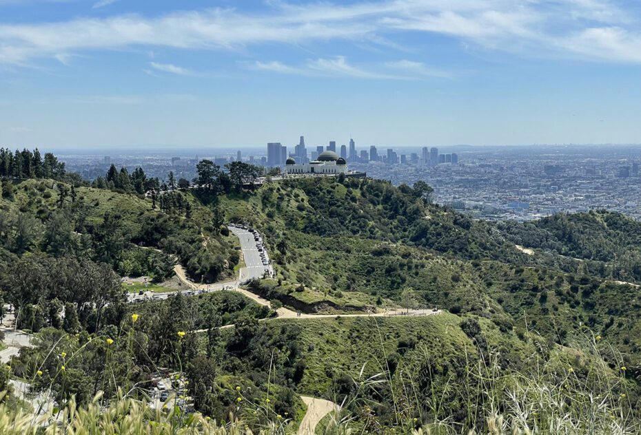 La randonnée au Mont Hollywood commence au parking de l'Observatoire