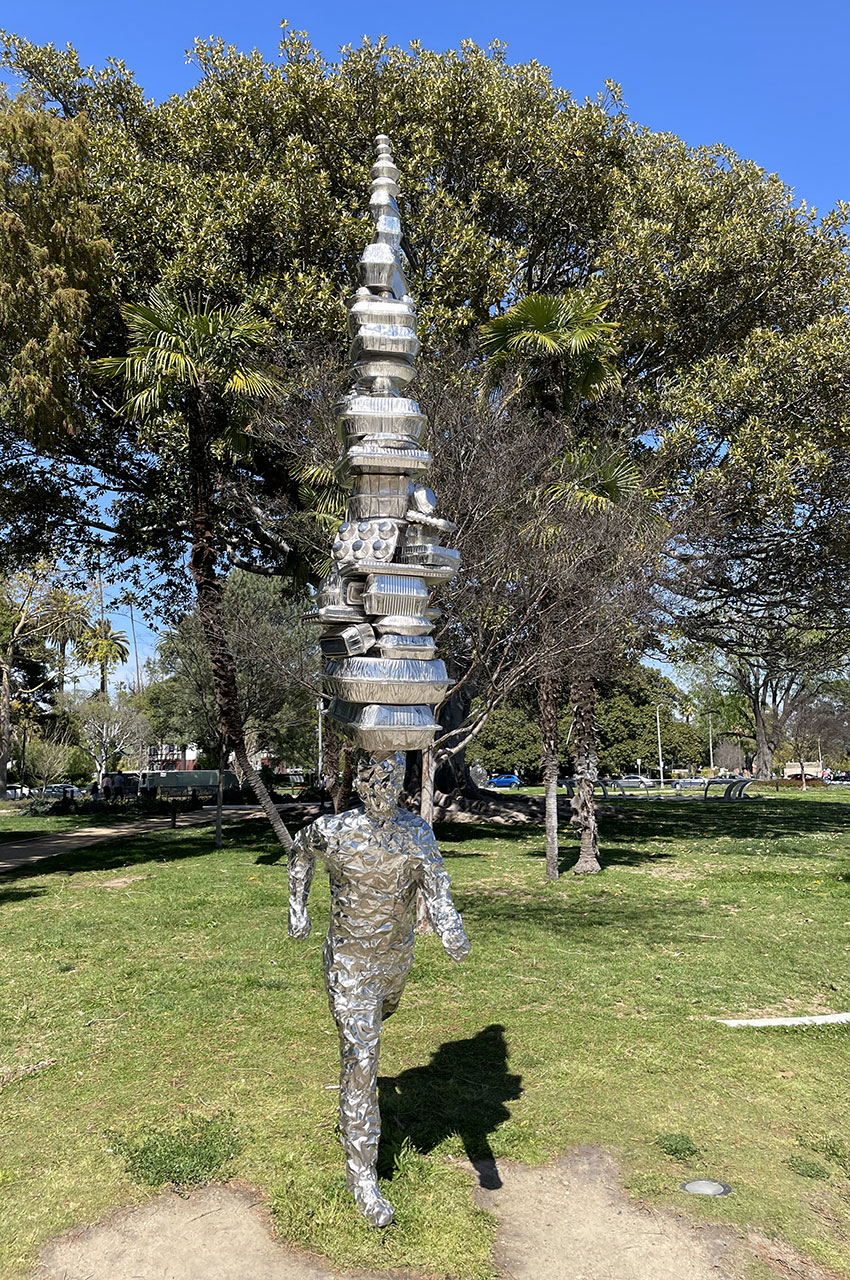Sculpture d'art moderne au Beverly Gardens Park