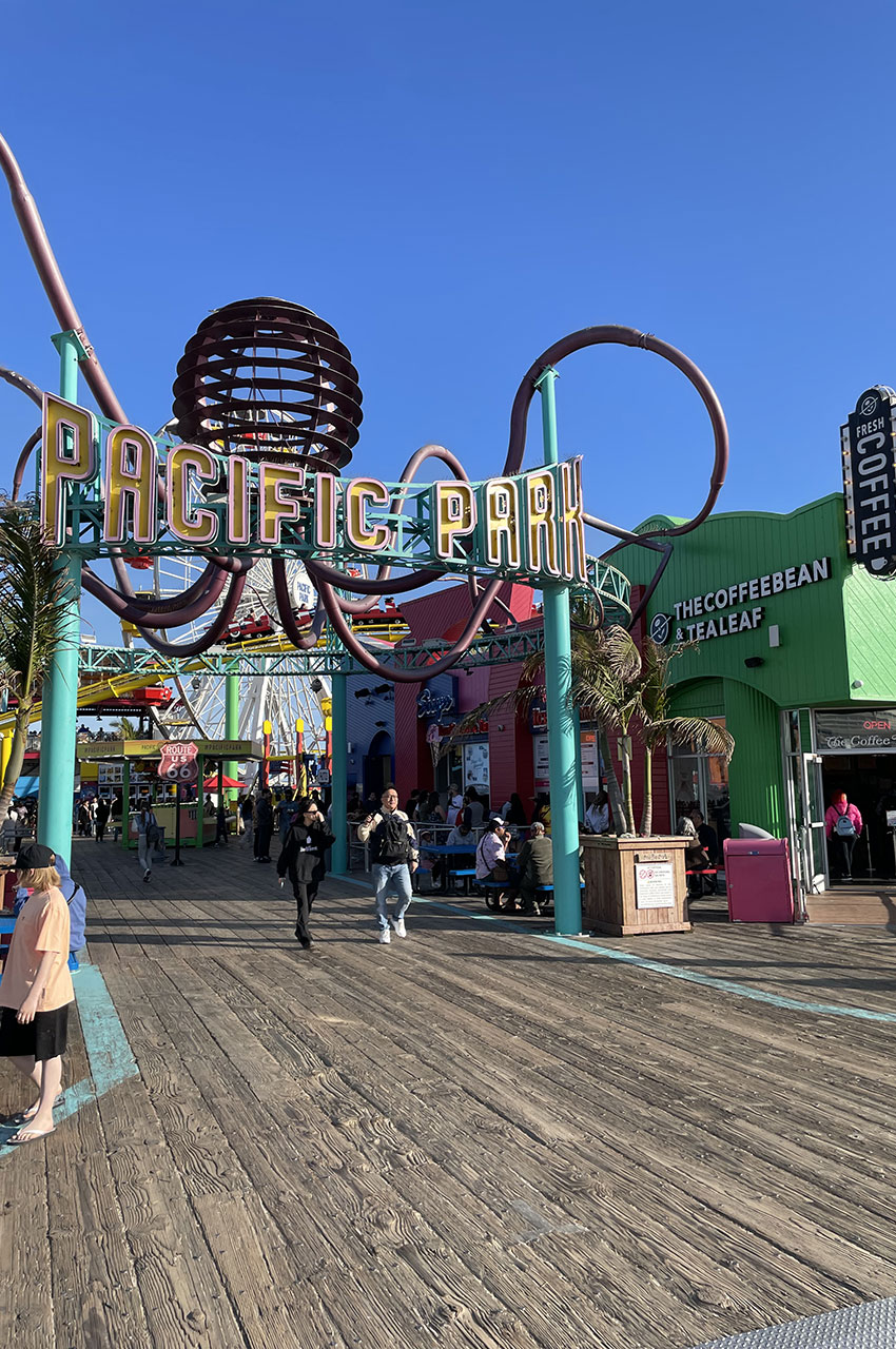 Entrée de Pacific Park, parc d'attractions sur la jetée de Santa Monica