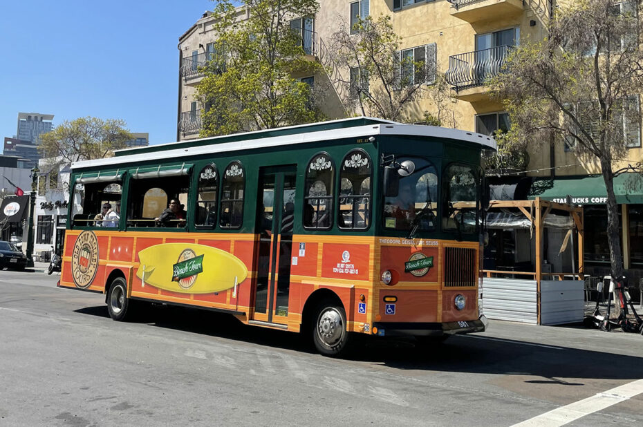 Trolley qui promènent les touristes dans Old Town San Diego