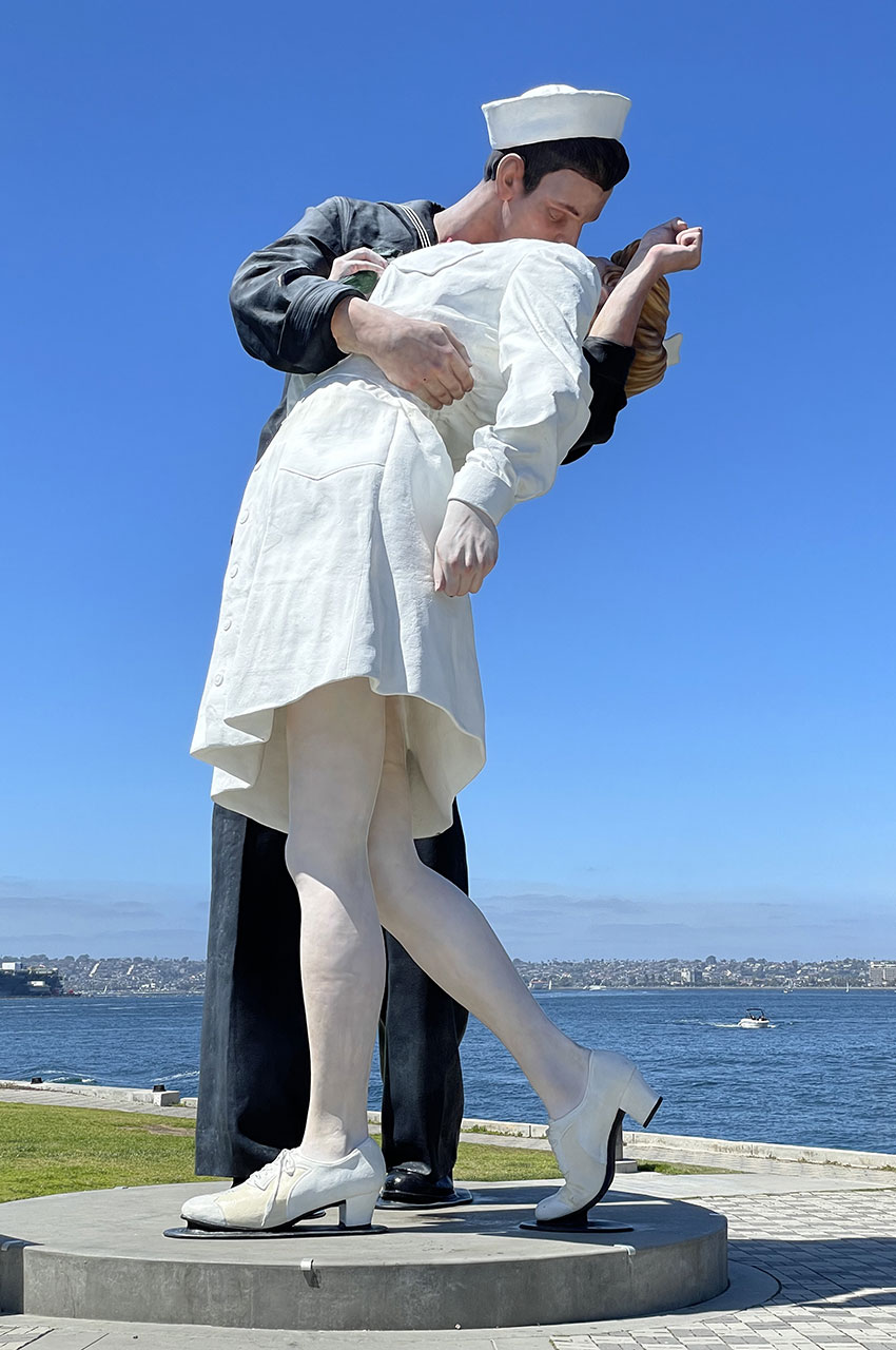 Statue Unconditional Surrender, baiser d'une infirmière et d’un marin