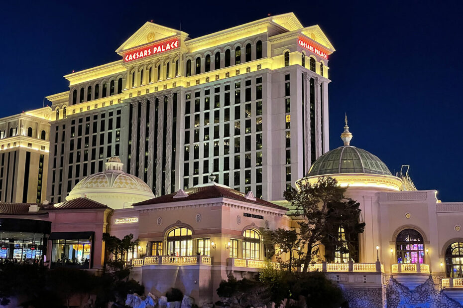 Le casino Caesars Palace, de nuit
