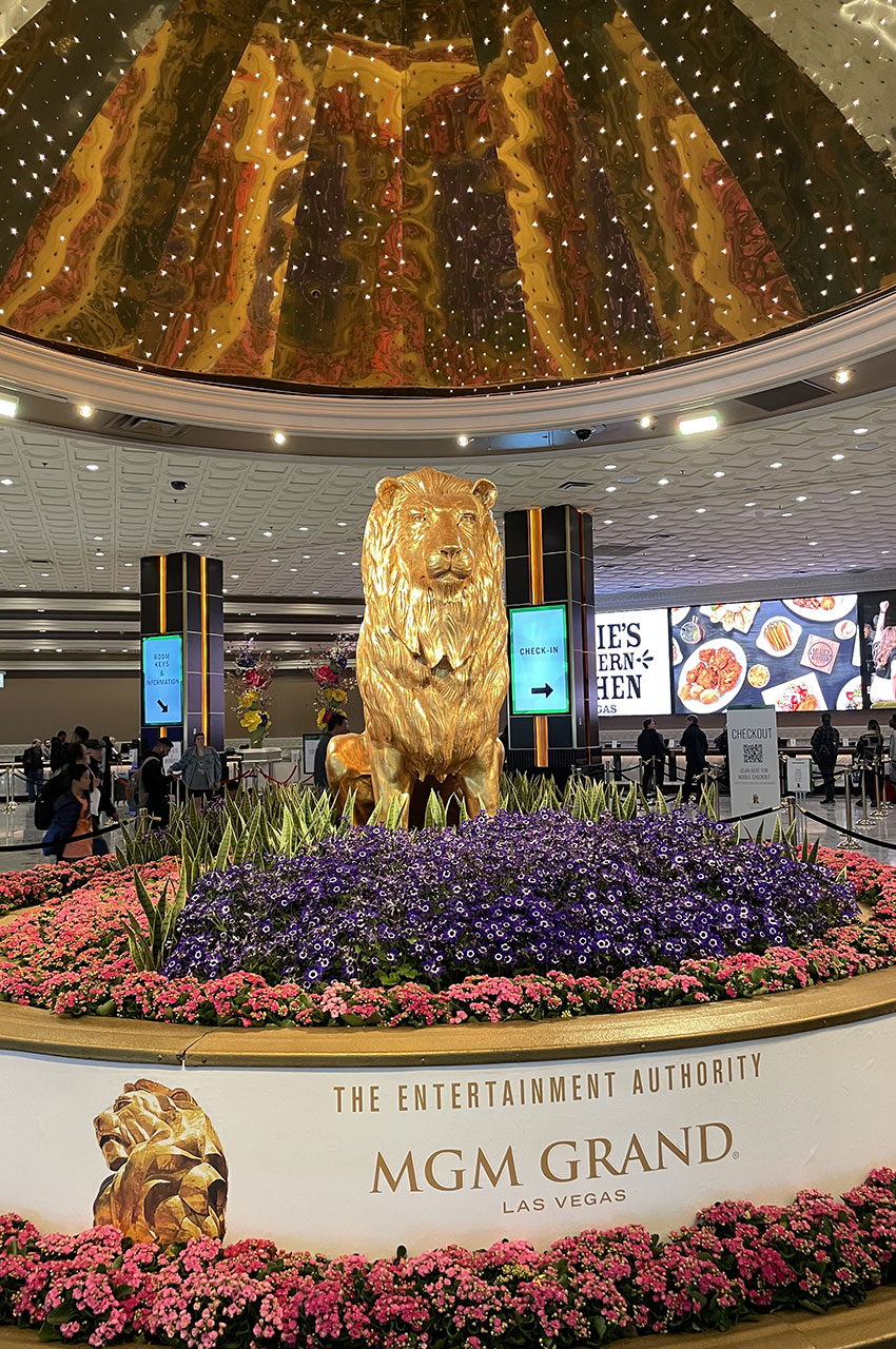 Lion en or du MGM Grand dans le hall d'entrée