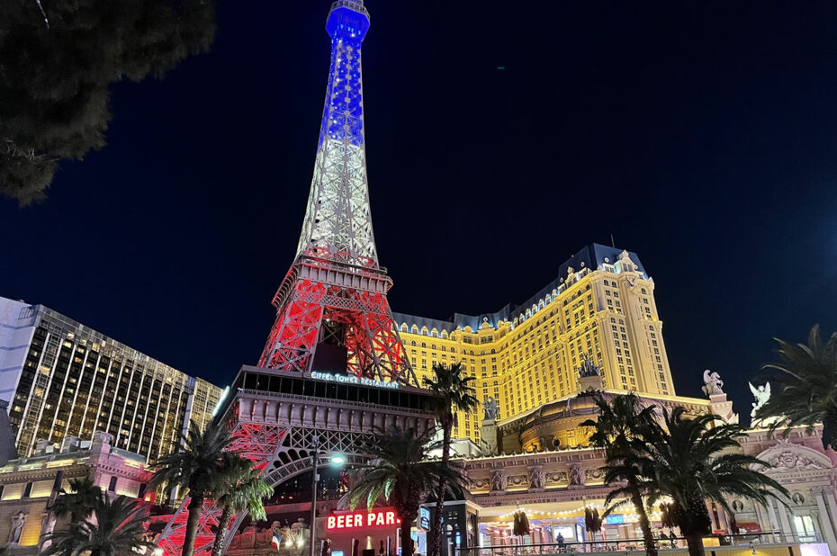 La Tour Eiffel bleu-blanc-rouge de Paris Las Vegas