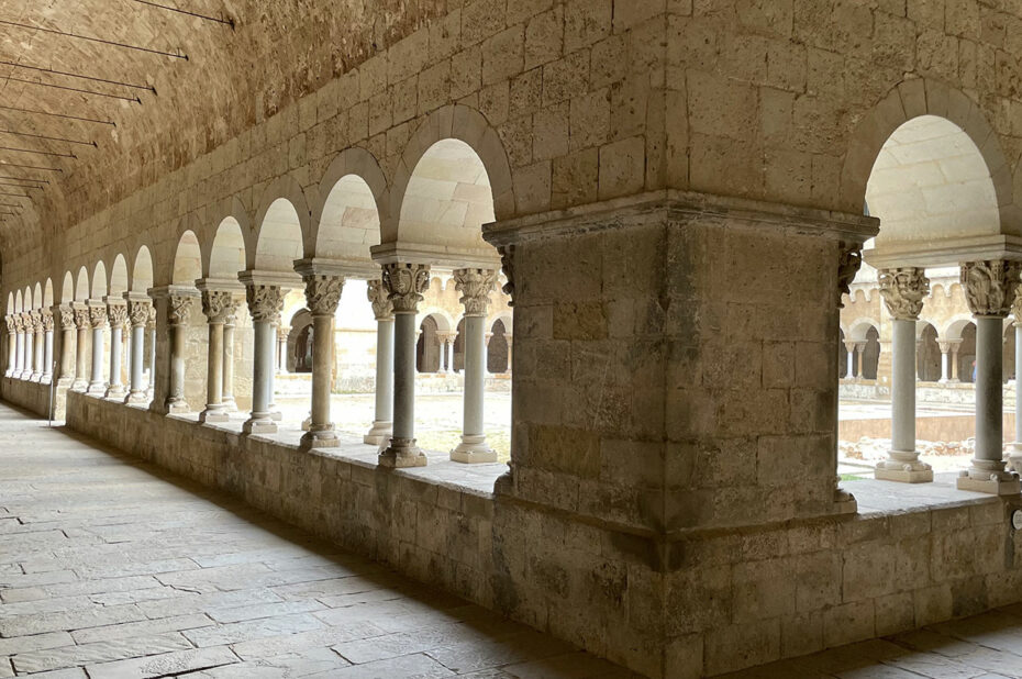Cloître roman du monastère de Sant Cugat