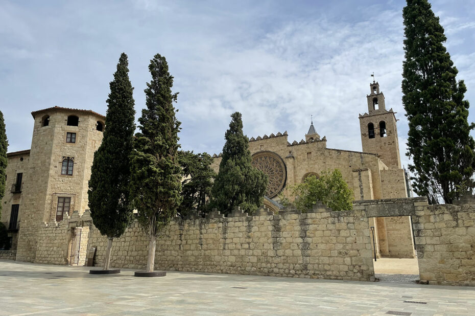Le monastère de Sant Cugat depuis la Plaça d'Octavià