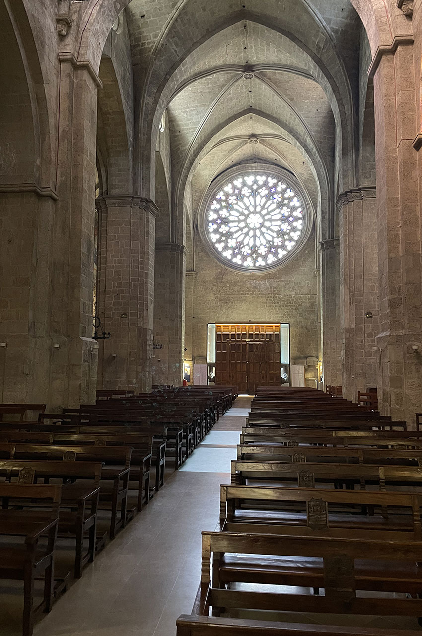 Nef de l'église du monastère de Sant Cugat