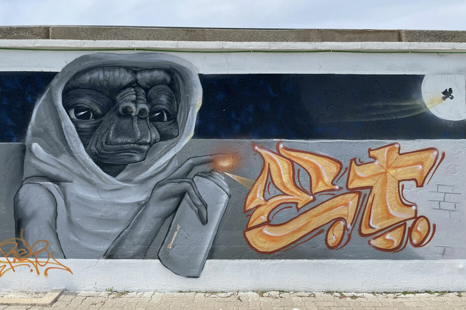 Street art représentant E.T. l'extraterrestre