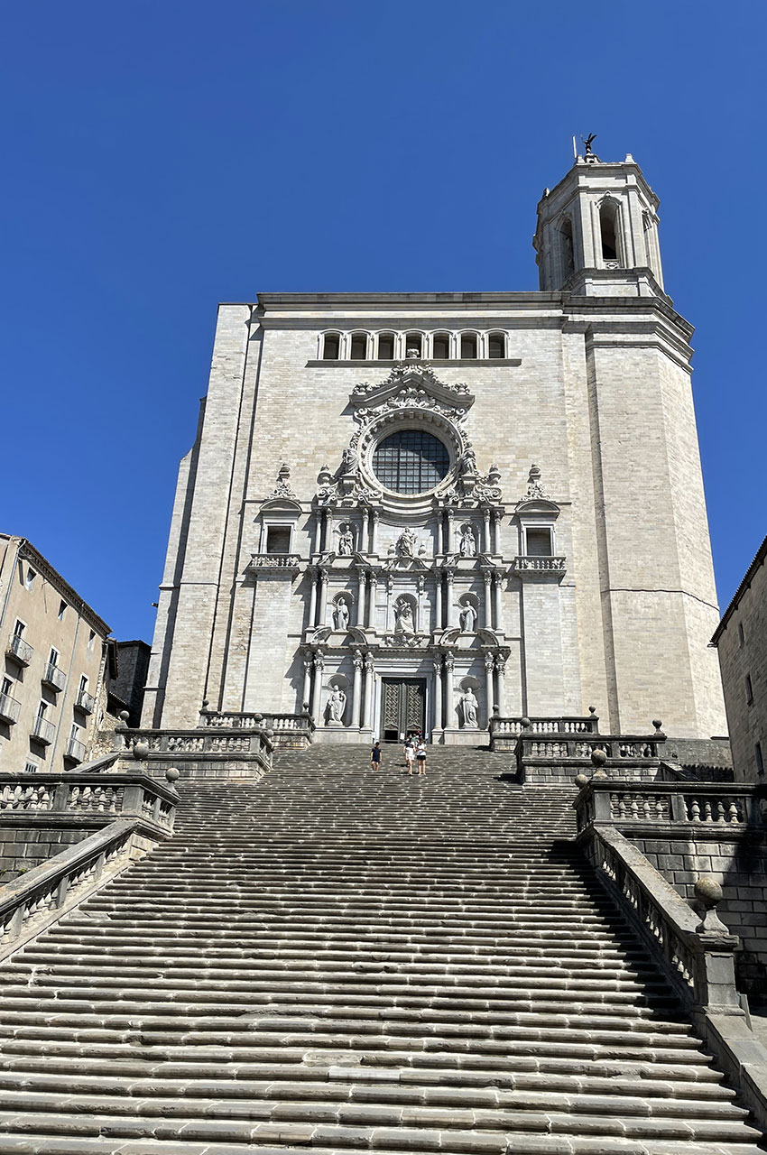 Les escaliers menant à la cathédrale Sainte-Marie