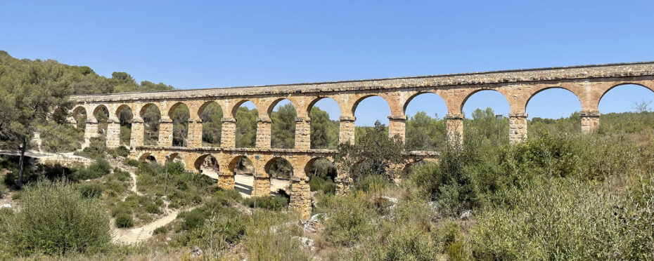 Long de 217 m, l'aqueduc est aussi appelé le Pont du Diable