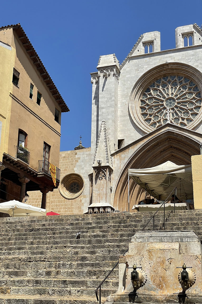 Marches menant à la cathédrale de Tarragone