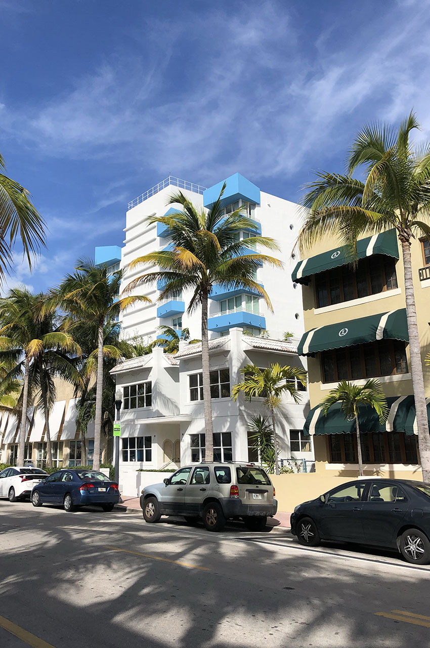 Architecture Art Deco dans les rues de Miami Beach