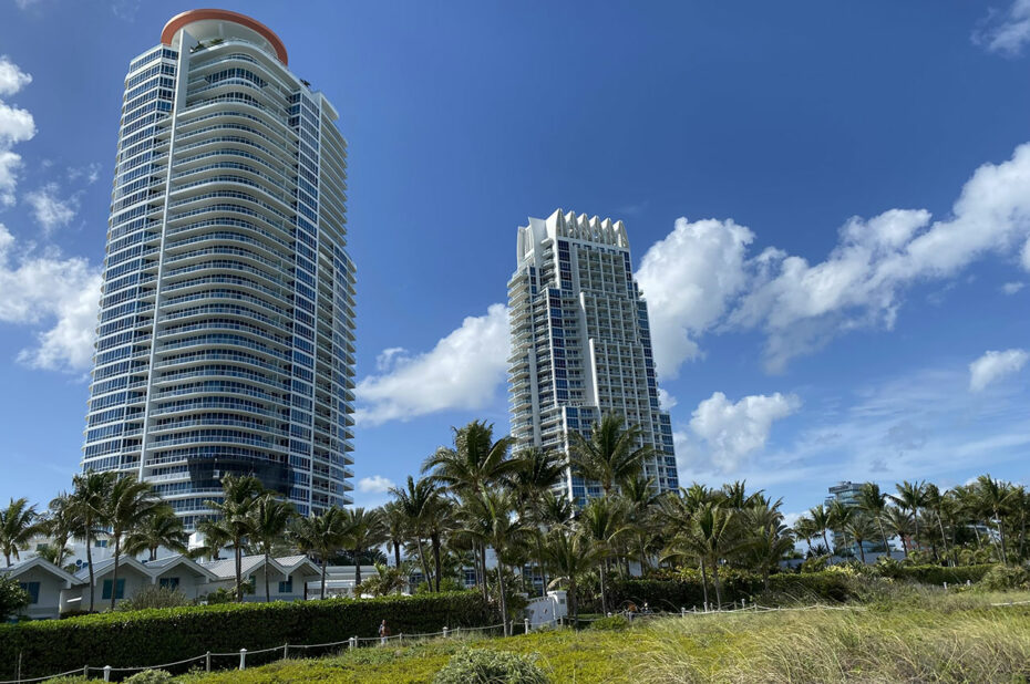 Buildings face à la plage de South Beach