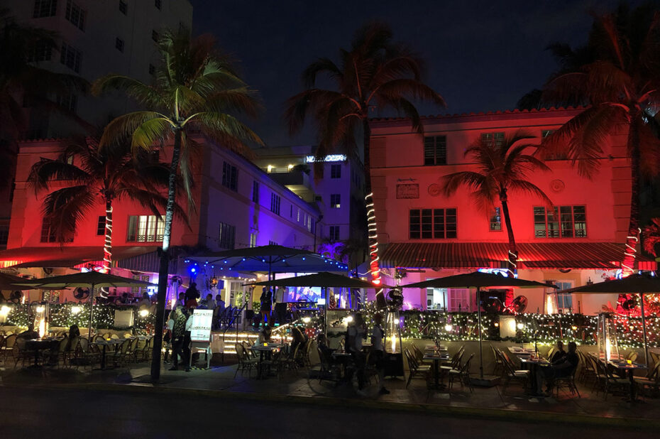 Dîner en terrasse sur Ocean Drive