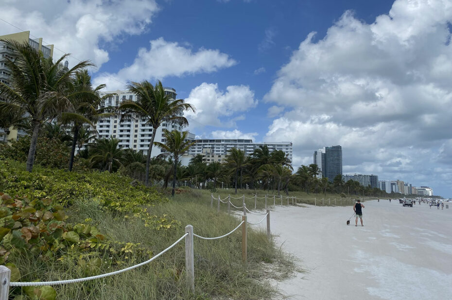 On peut se promener tranquillement sur la plage de Miami Beach