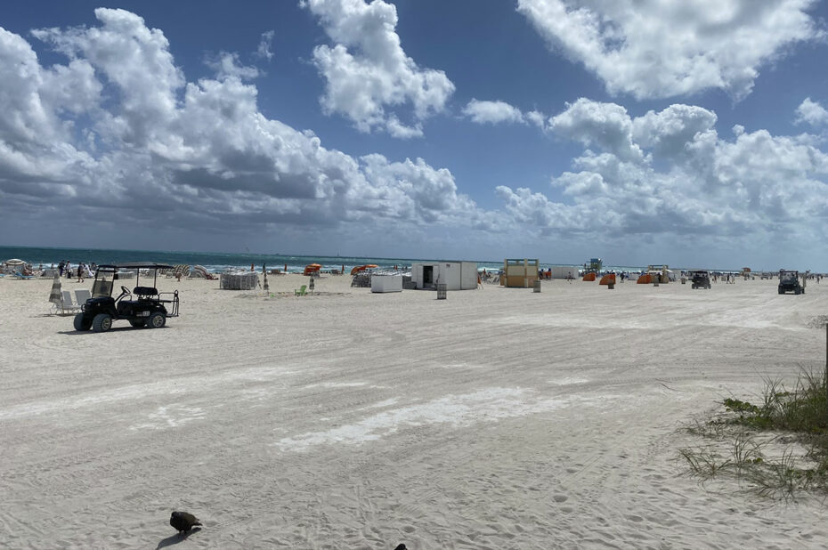 Miami Beach est une plage de plusieurs dizaines de mètres de large