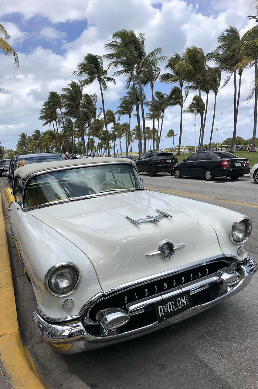 Oldsmobile Super 88 Convertible de 1955 de l'hôtel Avalon