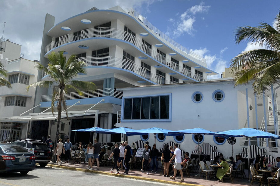 Le Palace Bar & Restaurant sur Ocean Drive