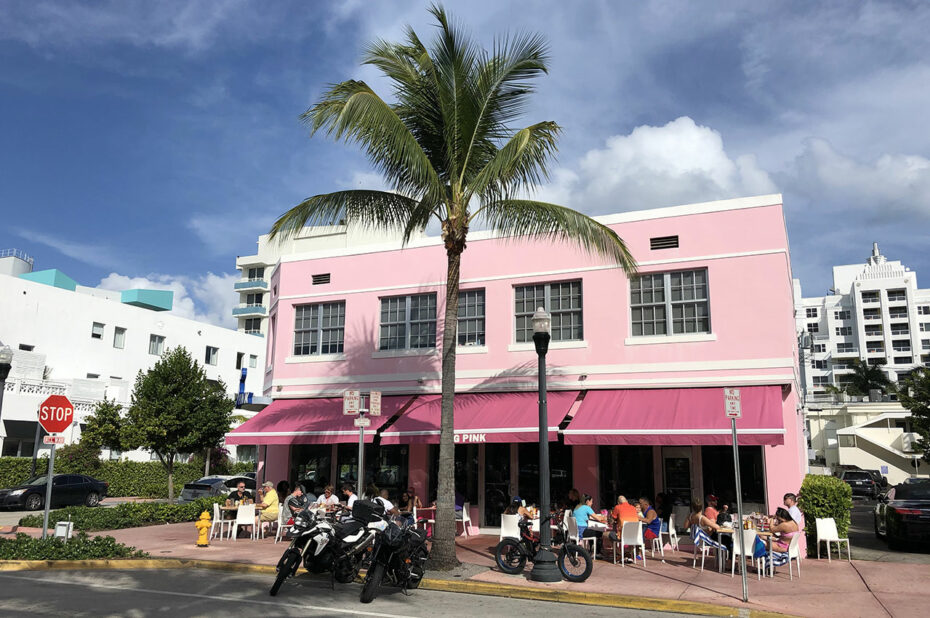 Restaurant Big Pink sur Collins Avenue