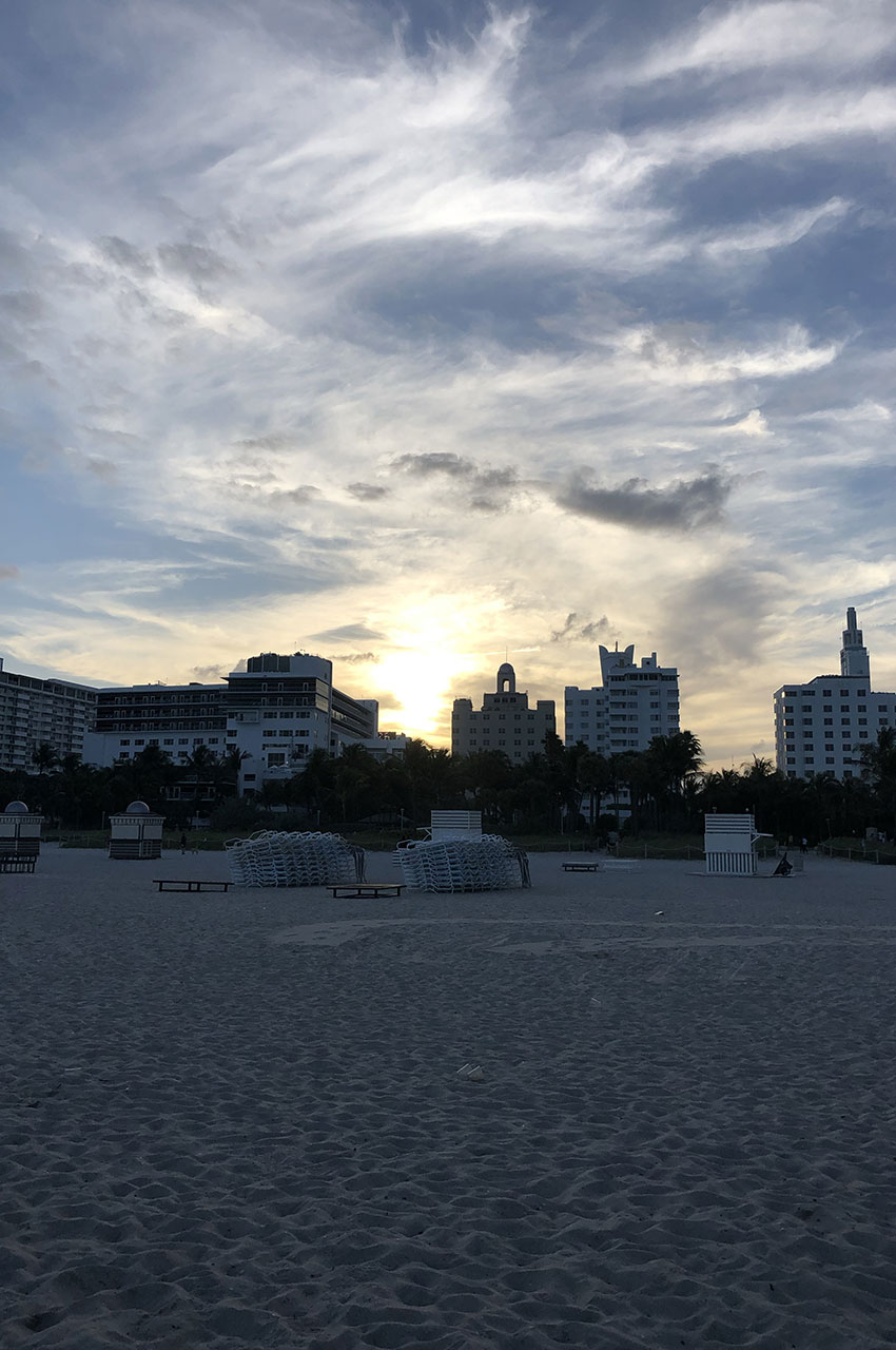 Le soleil se couche sur Miami Beach