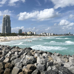 Vue sur Miami Beach depuis la jetée de South Beach
