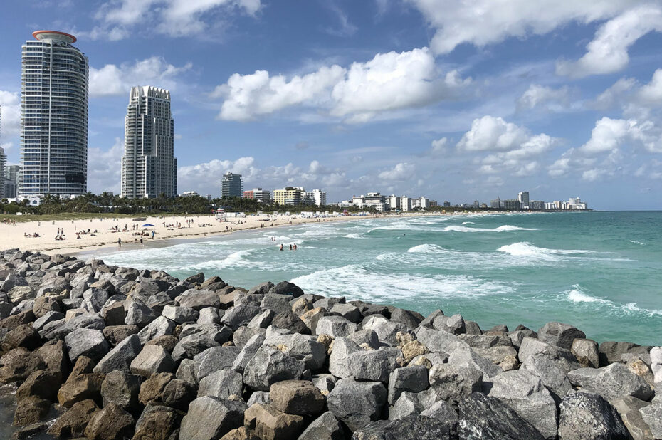 Vue sur Miami Beach depuis la jetée de South Beach