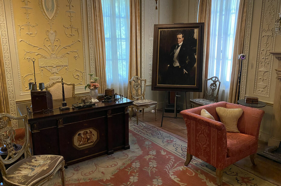 Bureau et portrait de James Deering