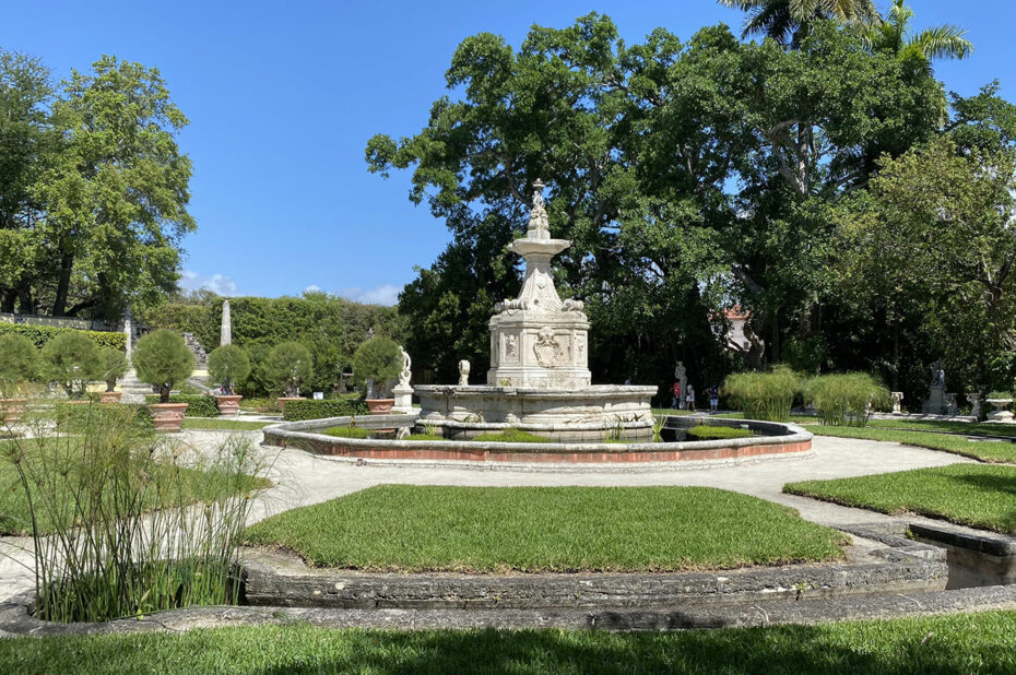 La fontaine Sutri, conçue par l'architecte Filippo Barigioni