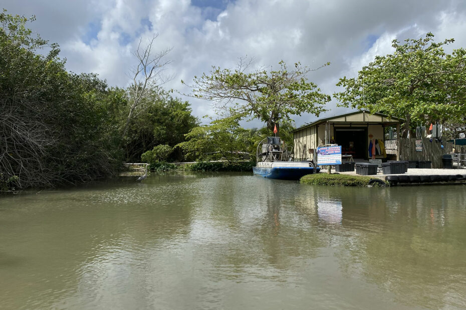 Hangar pour les hydroglisseurs