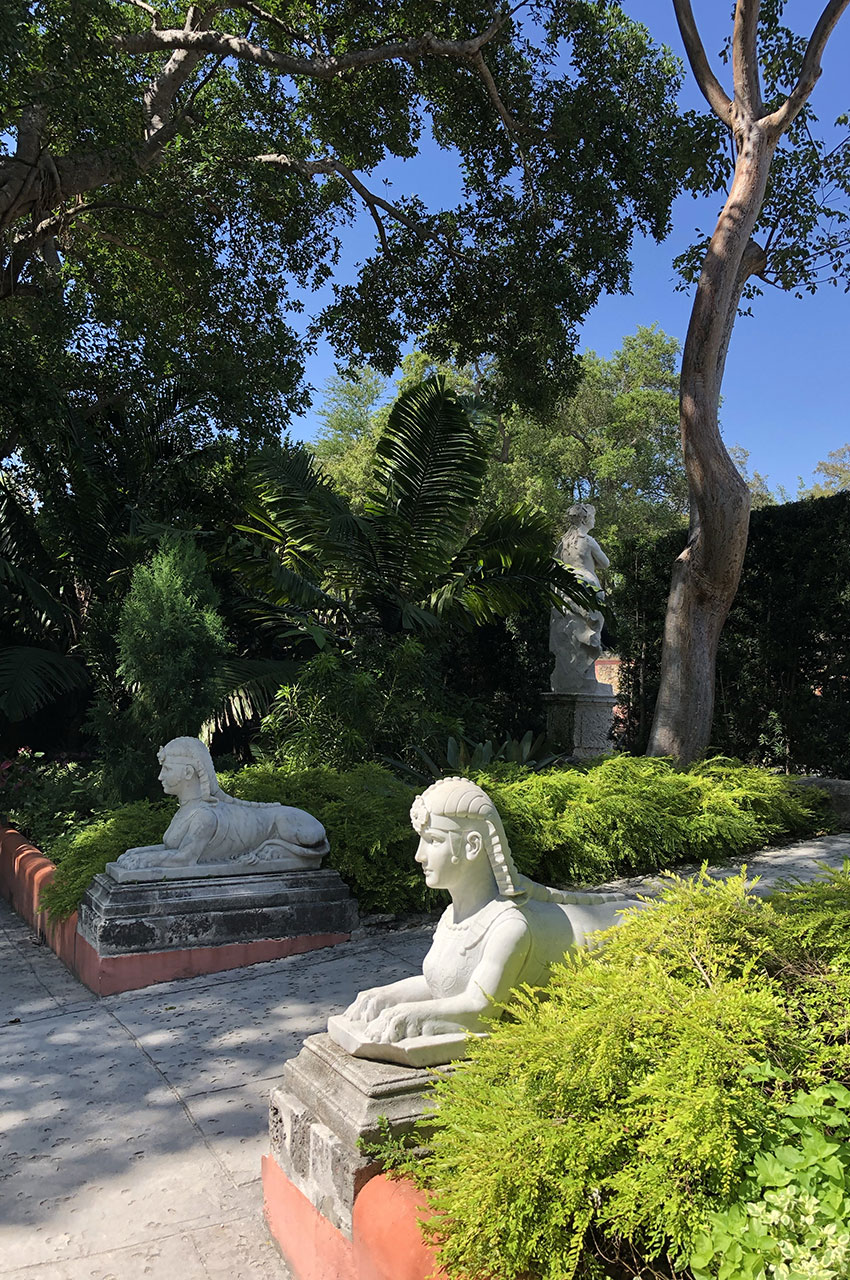 Sphinx pour ajouter une touche égyptienne aux jardins