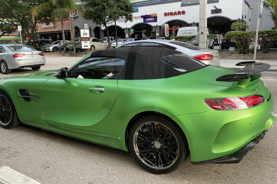 Coupé Mercedes-AMG vert pomme