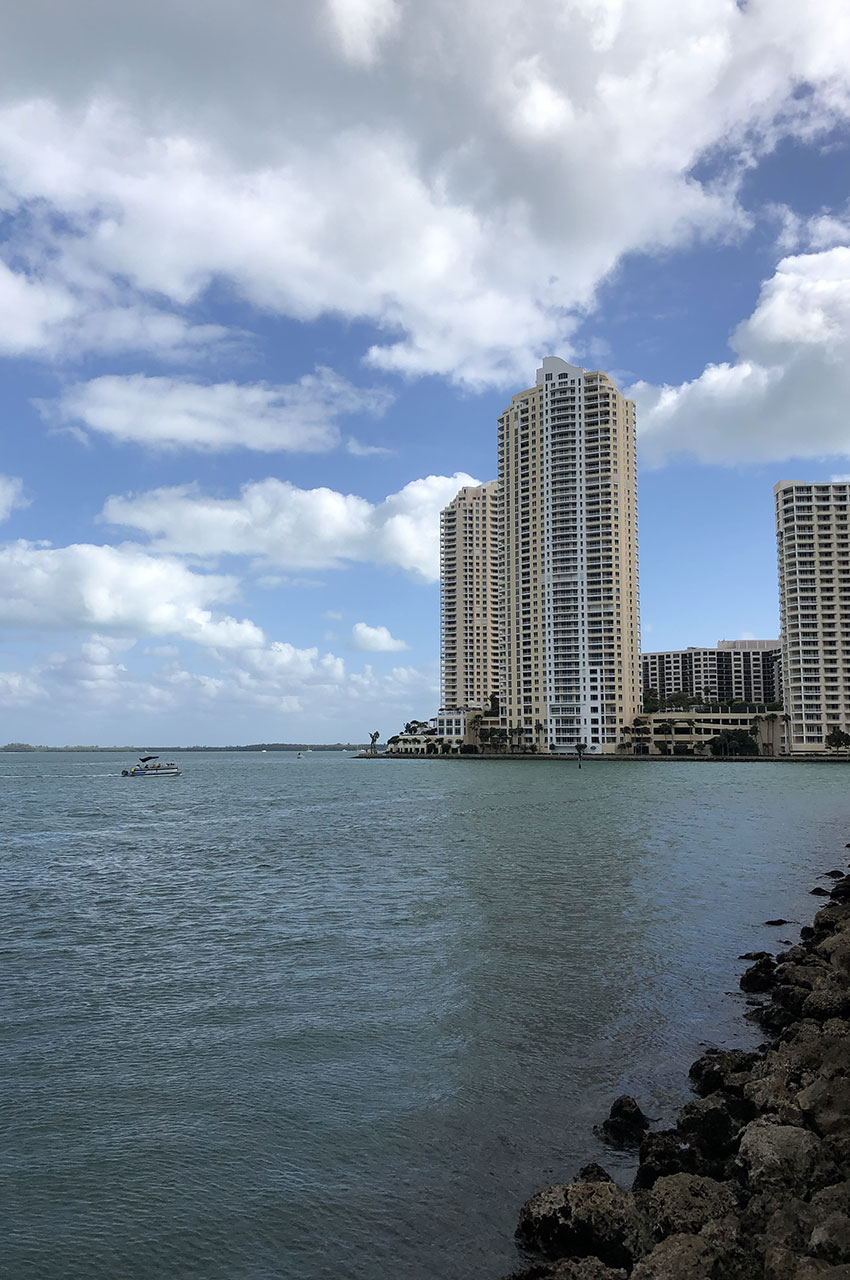 Vue sur la baie de Biscayne depuis Downtown Miami