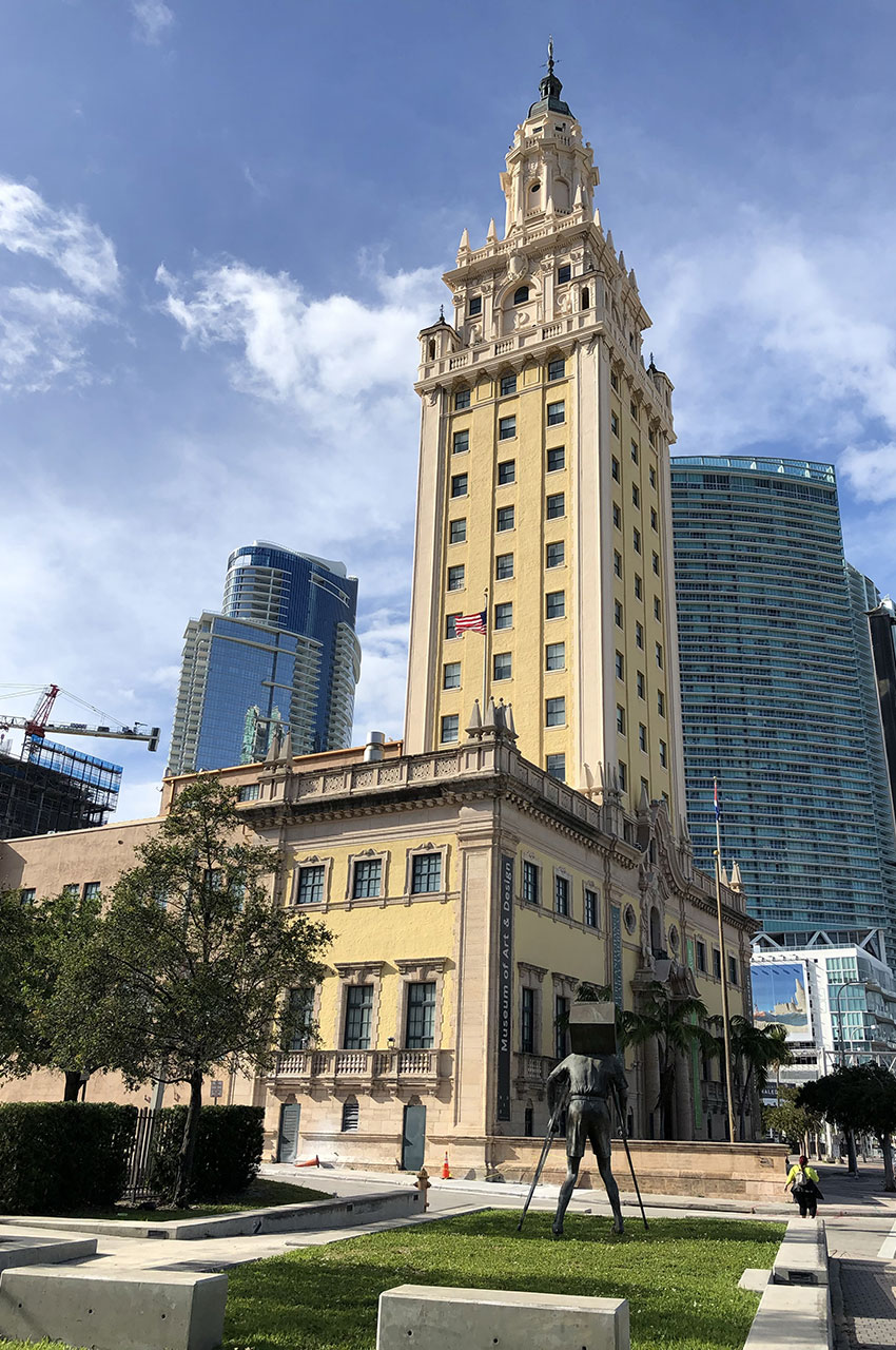 La Freedom Tower sur Biscayne Boulevard