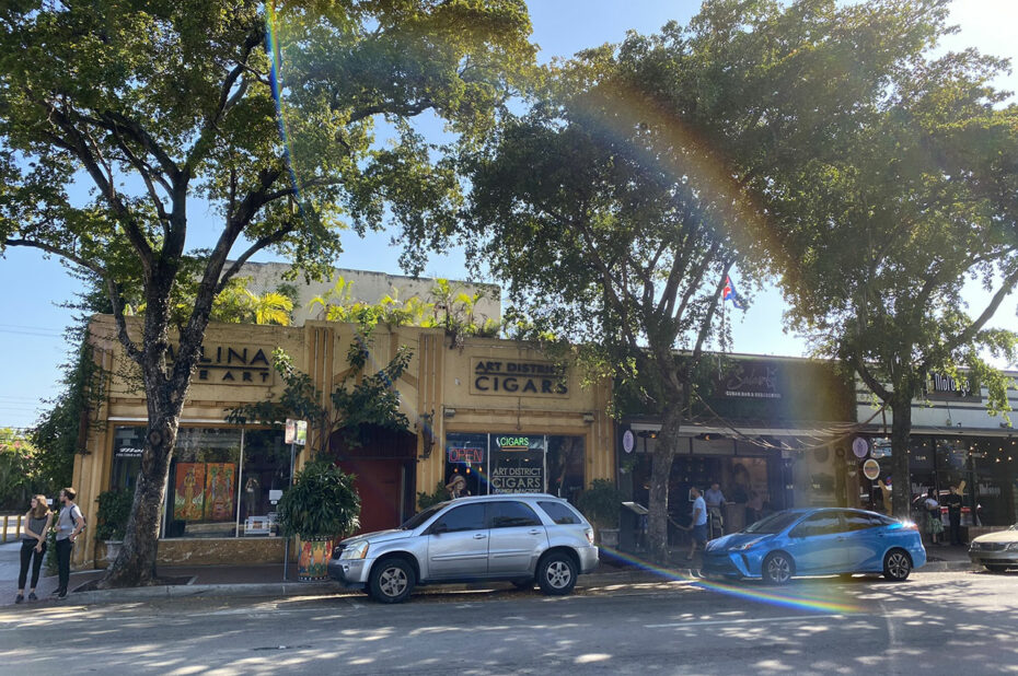 Reflet arc-en-ciel sur la Calle Ocho