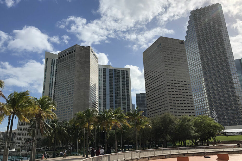 La Skyline de Downtown Miami face à Bayfront Park