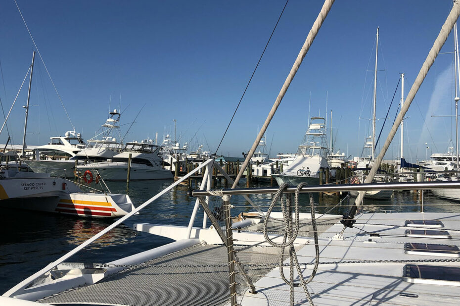 Voiliers, yachts, catamarans et petits bateaux à moteur