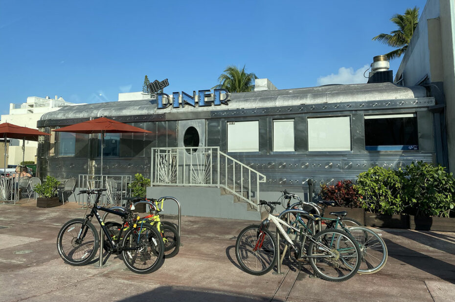 Diner dans un wagon près d'Ocean Drive