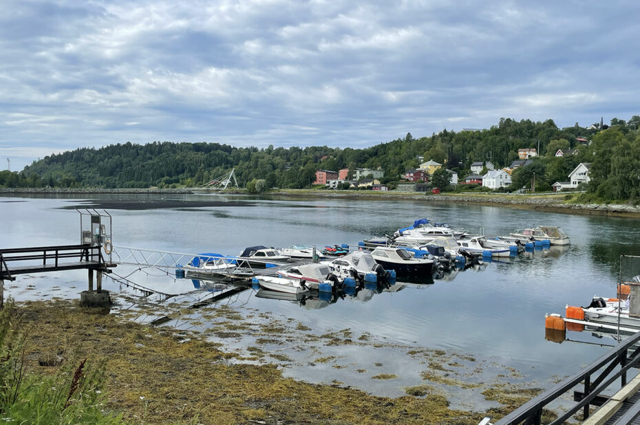 Petit port à Levanger donnant sur le Trondheimsfjord