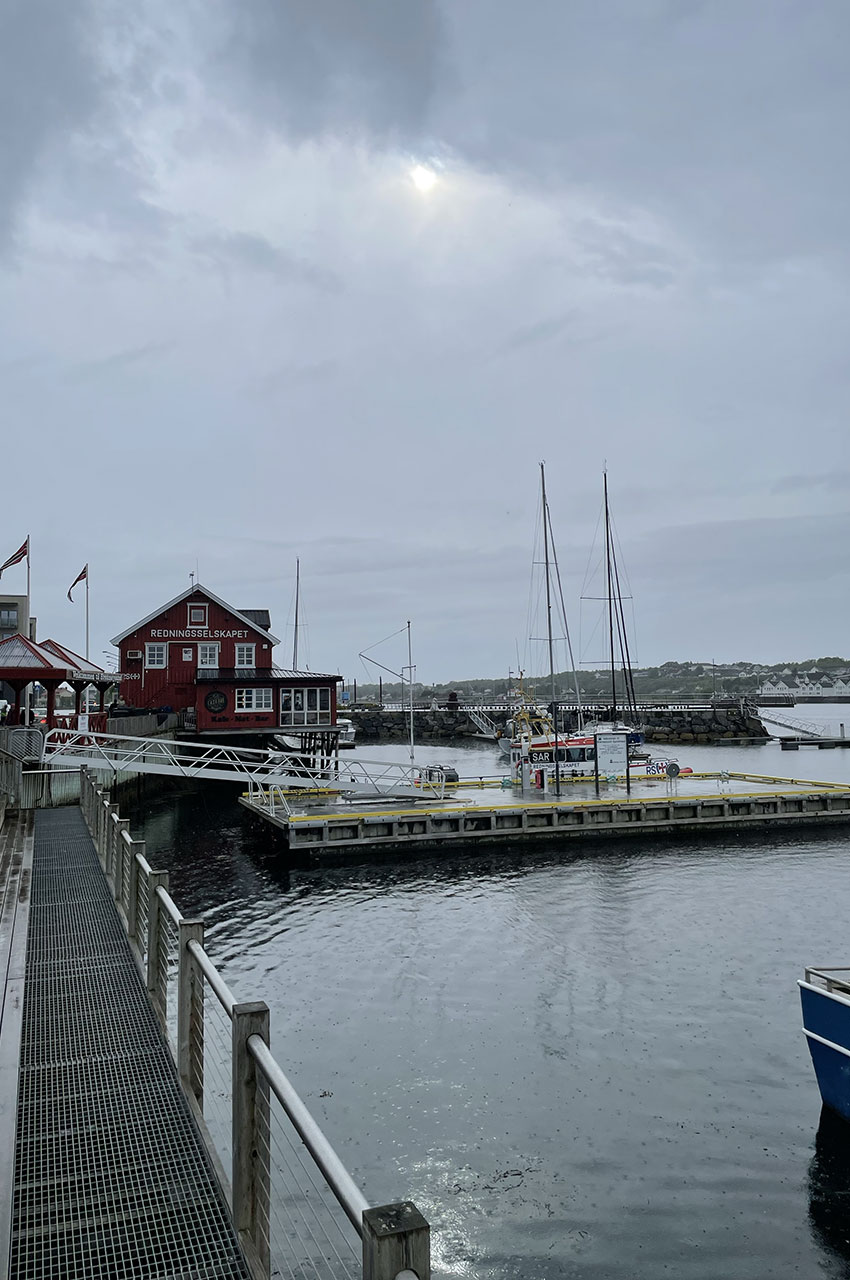 Promenade dans le port de Brønnøysund