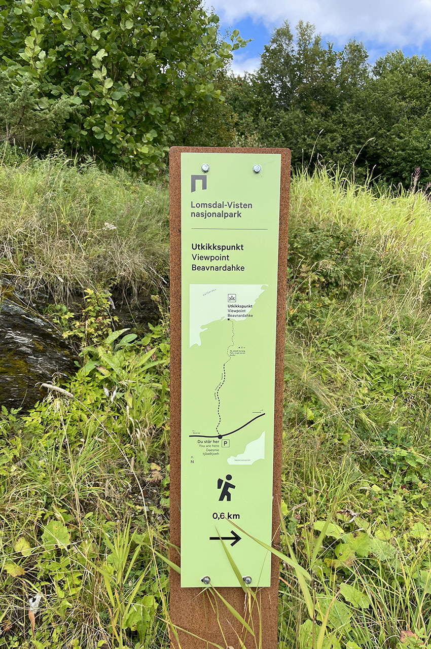 Départ d'une balade à un point de vue dans le parc Lomsdal-Visten