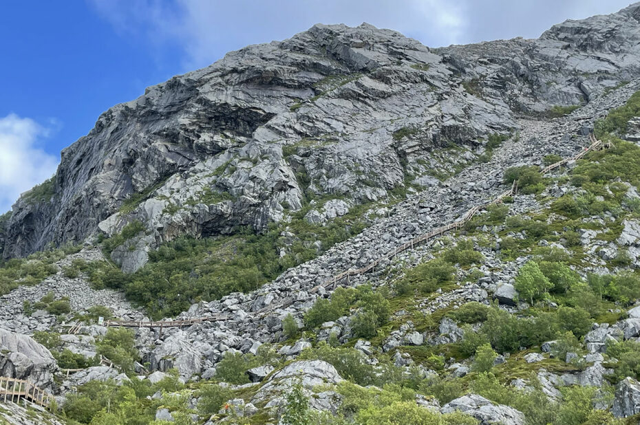 L'escalier qui permet de gravir le mont Ravnfloget